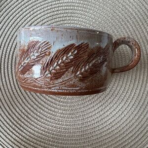 Handcrafted Wheat Relief Ceramic Mug in Brown & Cream - Unbranded